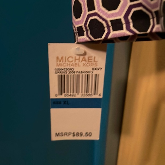 3 Michael Kors mens shirts. XL. All in very good condition. 3rd shirt is… - Picture 13 of 14